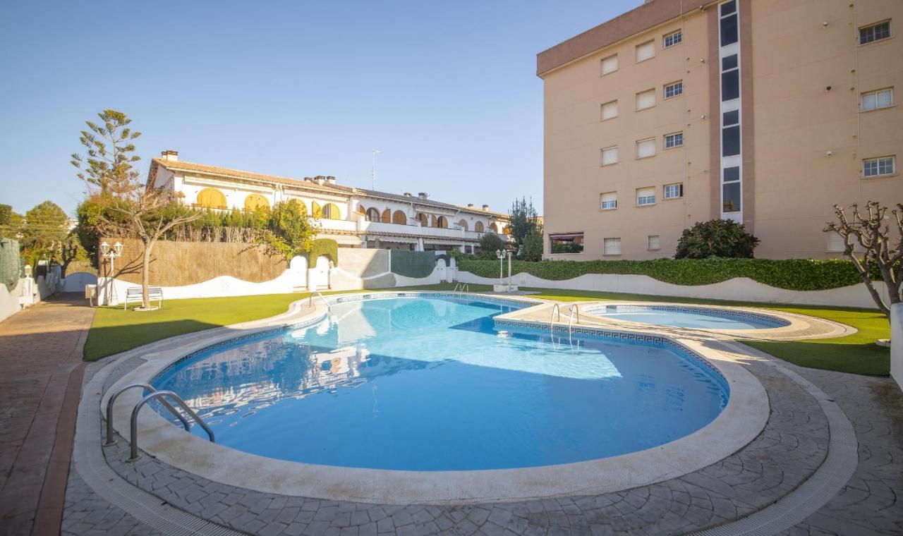 R142 Manila Resort Central Calafell Luaran gambar